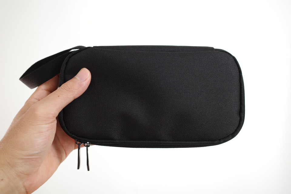 サンワダイレクトの収納ポーチ「200-BAGIN006BK」の持ち出し